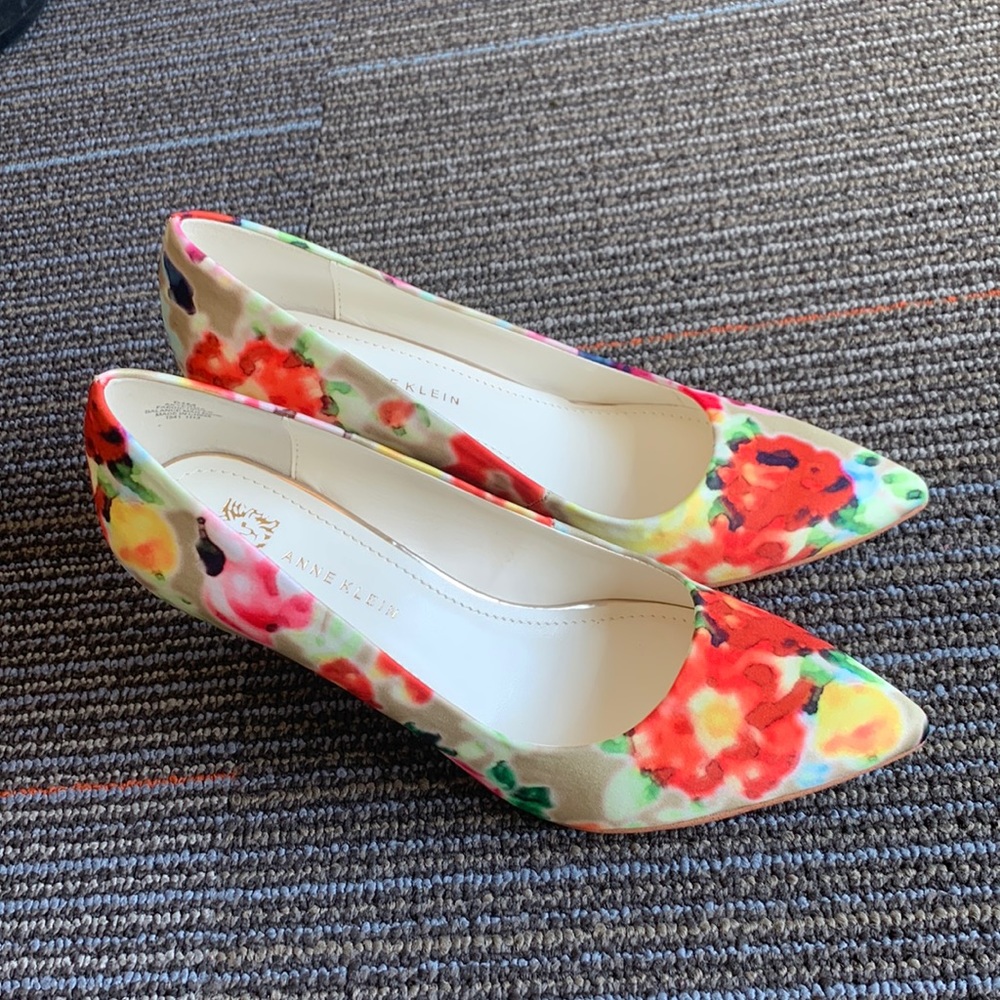 Ann Klein Flower Heels